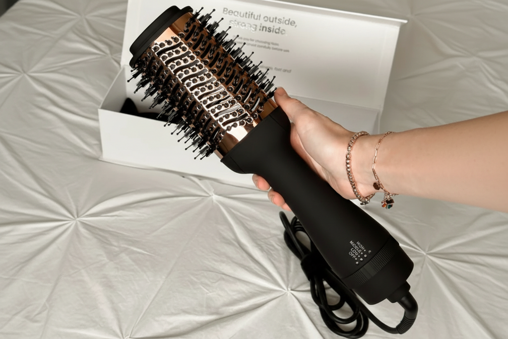 LISSOVA™ – Le brushing effet salon